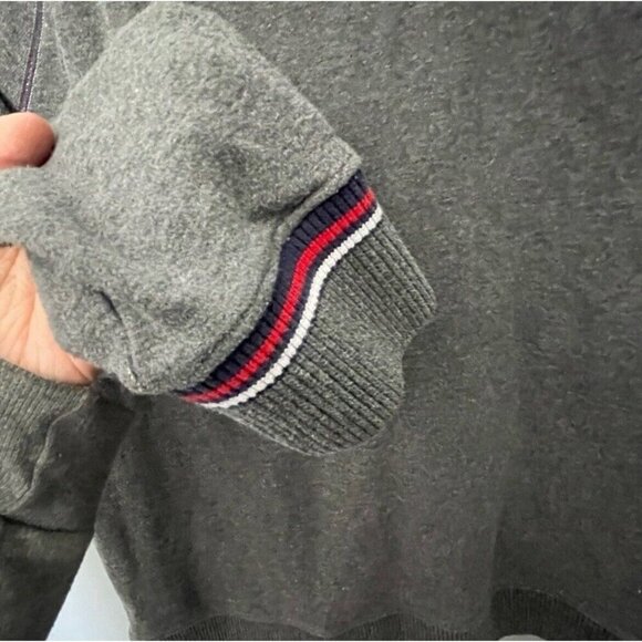 Fila Grey Sweatshirt Small Logo Crewneck Pullover Athletic Streetwear - Picture 5 of 5